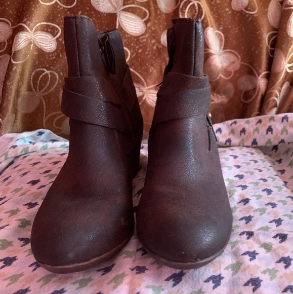 Boots - Picture 4 of 5